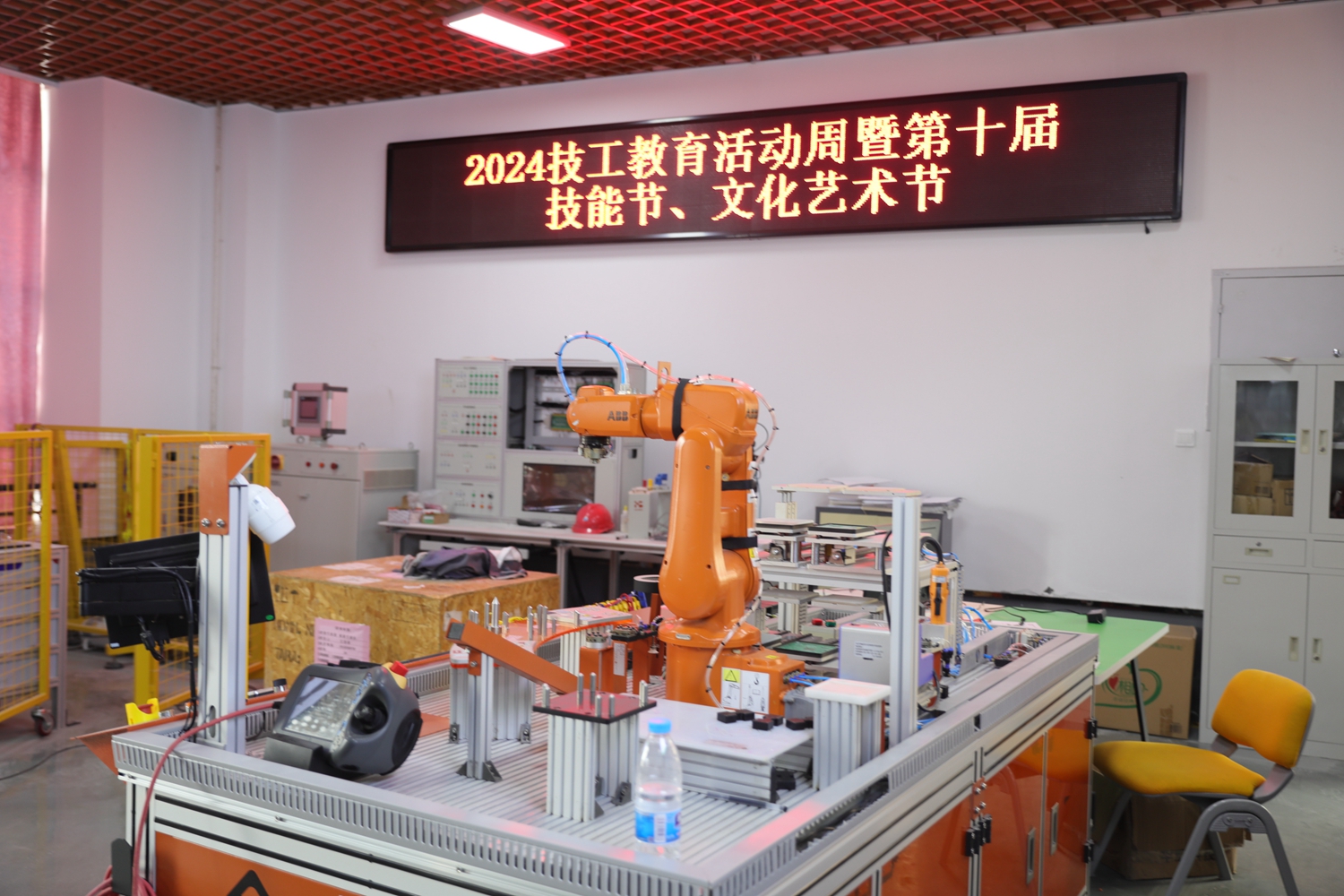 【技师学院10周年之技工教育活动周②】技能大比拼：匠心独运，技艺绽放青春华章_福州第一技师学院