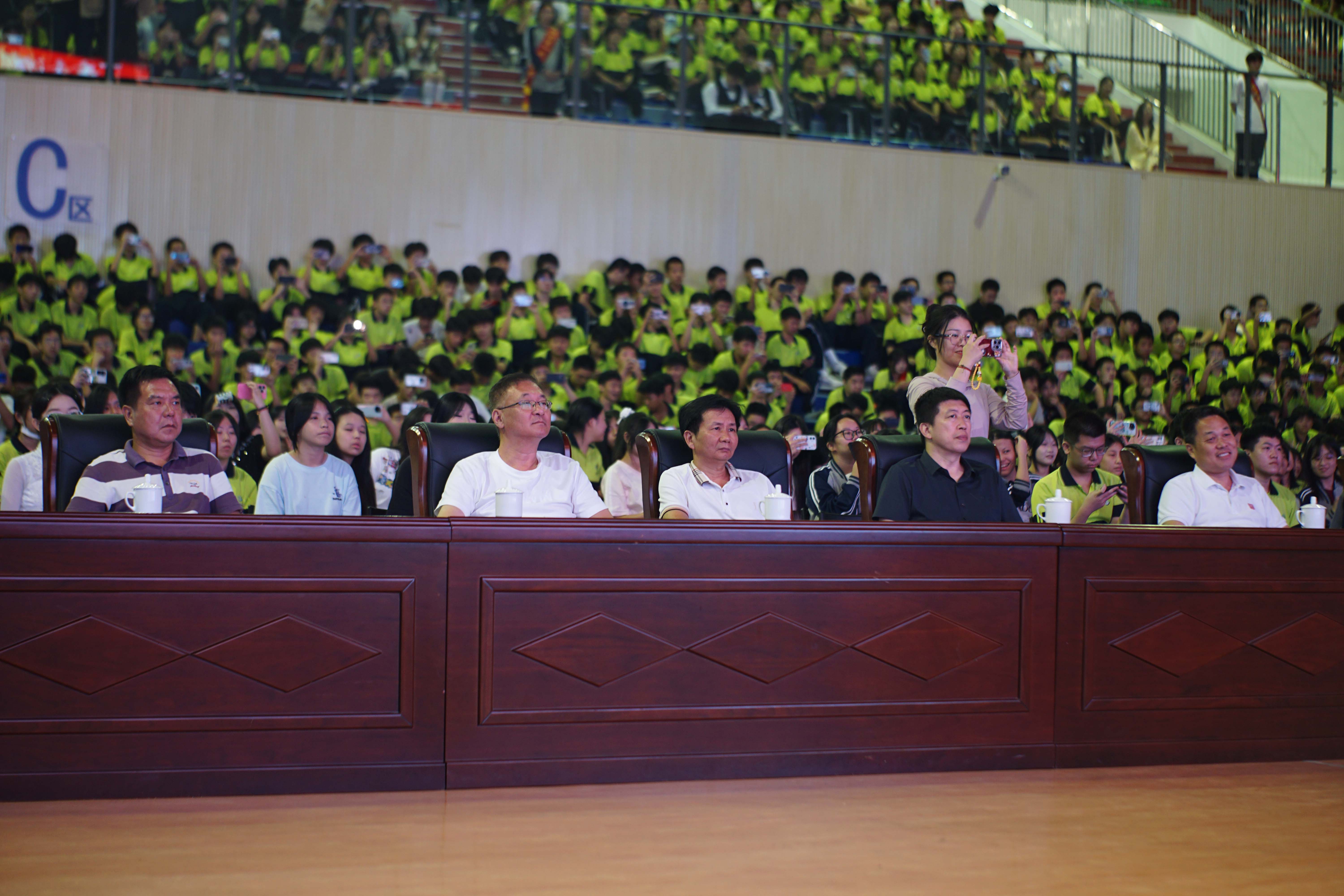 青春筑梦,技赢未来——福州第一技师学院2025年迎新生晚会圆满落幕_福州第一技师学院