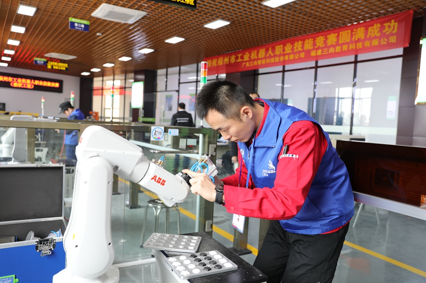 2019年福州市工业机器人职业技能竞赛在我院成功落幕(图4)