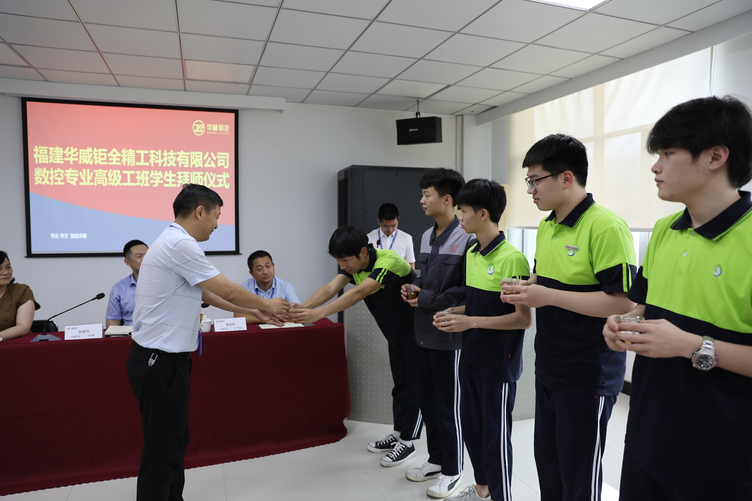 福州一技师院与华威钜全签订校企合作协议(图1)