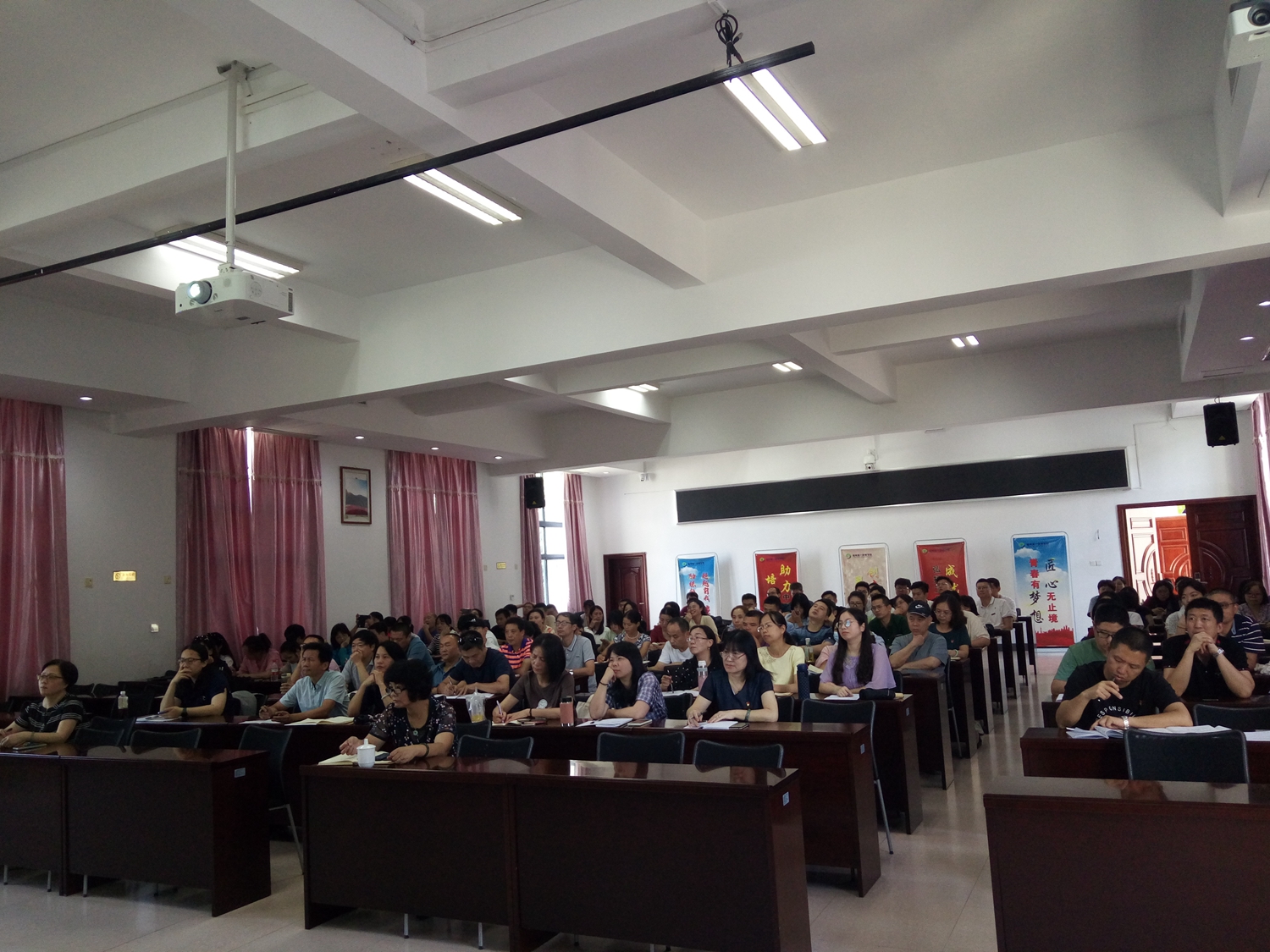 深耕课堂教学,夯实教学基本功(学院举行主题教研活动)(图3) 深耕课堂教学,夯实教学基本功(学院举行主题教研活动)(图3)