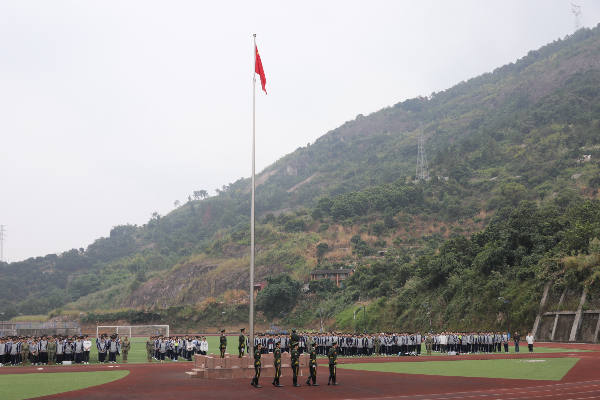 淬炼青春底色 锻造工匠之魂——福州第一技师学院举行2025级新生军训动员大会_福州第一技师学院